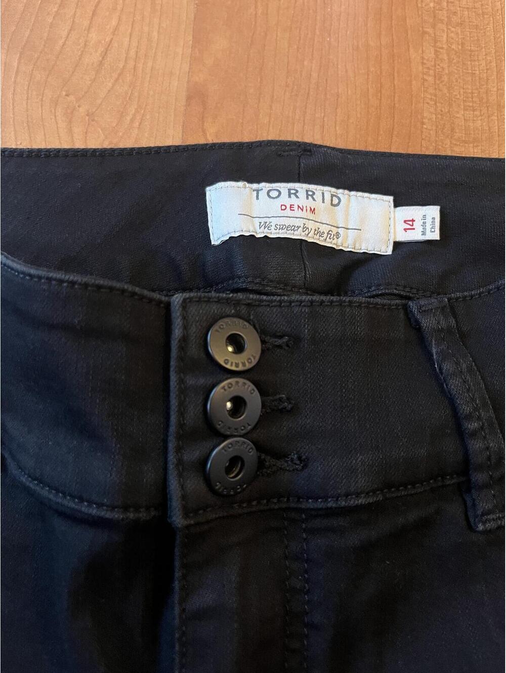 Torrid Black Denim Jegging Shorts Size 14 Plus Stretch High Rise - Picture 7 of 9